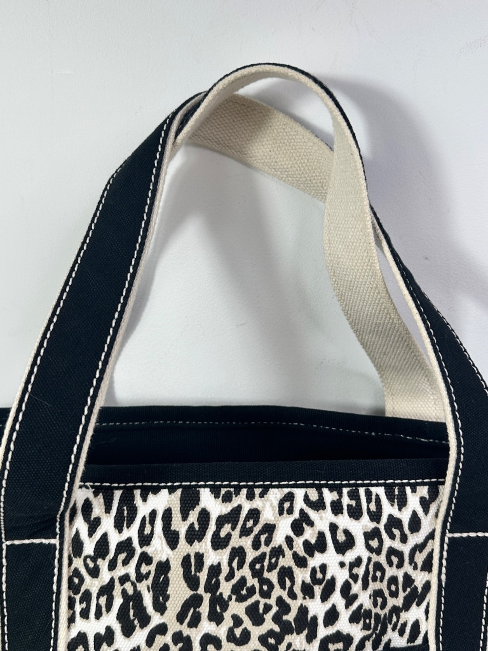 Lands’ End Canvas Zip Tote Bag Cheetah Print - Picture 7 of 15